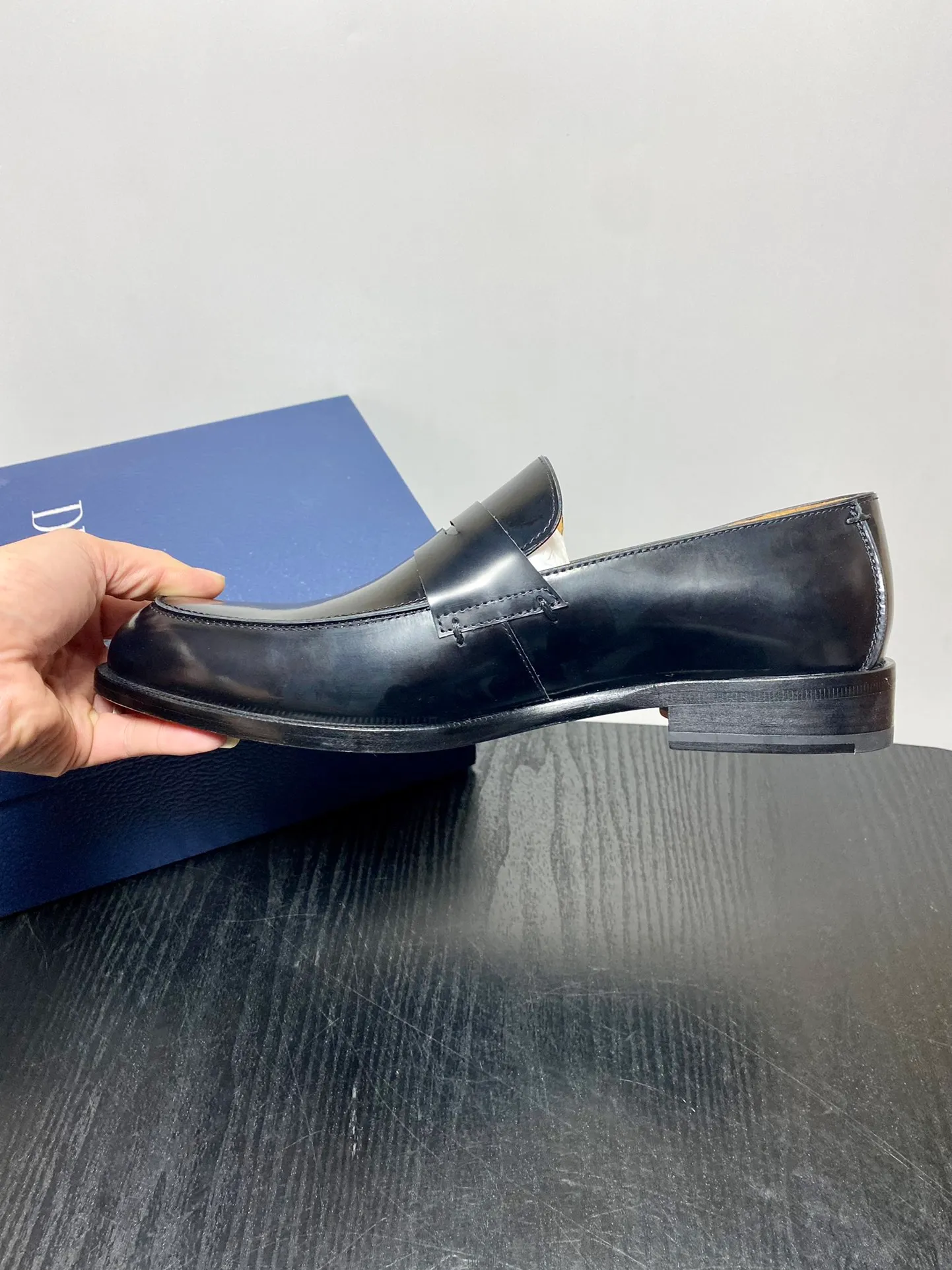 Men's shoes 💰960 Dior Derby shoes | Genuine leather sole formal leather shoes | Carefully crafted with open-edge beaded cowhide | Water-dyed cowhide lining | With classic lace-up closure | Exquisite embossed brand logo on the side | Glossy stacked heel design enhances style | Can be matched with formal or casual looks Size: 39-44 (customized at 38.45.46)